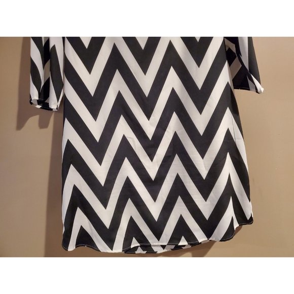 Everly Black & White Geometric Zig Zag Design Quarter Sleeve Mini Dress Sz L - Picture 2 of 8
